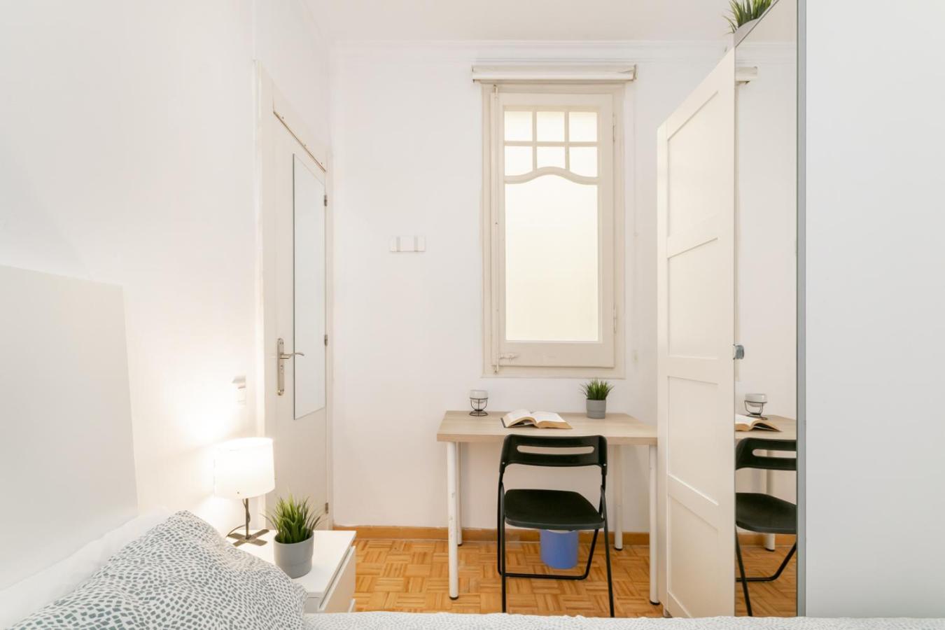 Balmes Private Rooms Barcelona Exterior foto